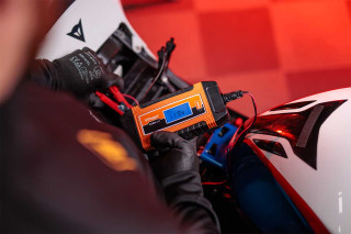 Redresor/incarcator acumulator cu microprocesor Villager VCBM 4.0 