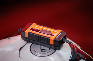 Redresor/incarcator acumulator cu microprocesor Villager VCBM 4.0 