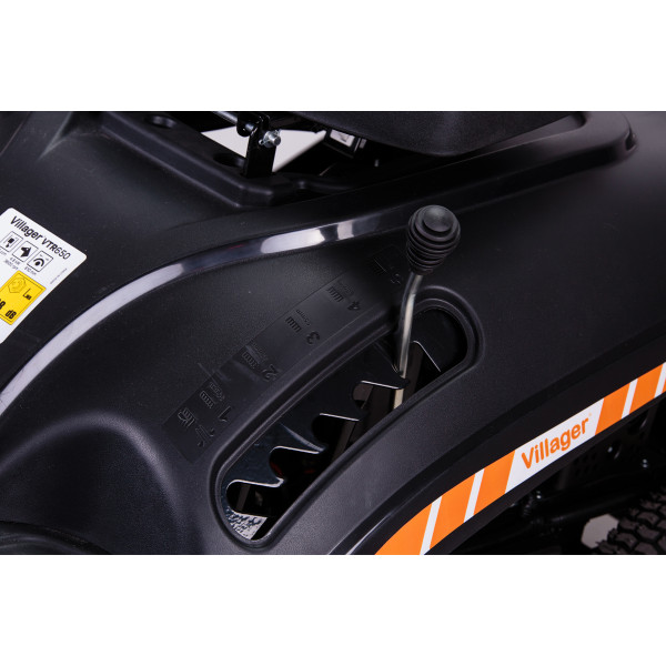 Tractoras de tuns iarba VTR 650 