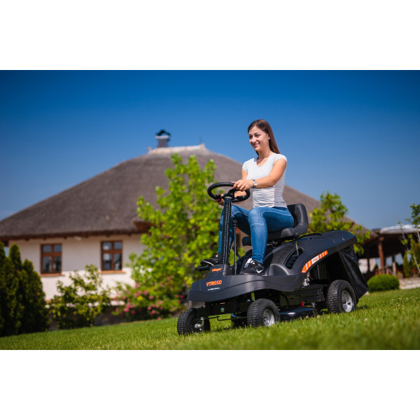 Tractoras de tuns iarba VTR 650 