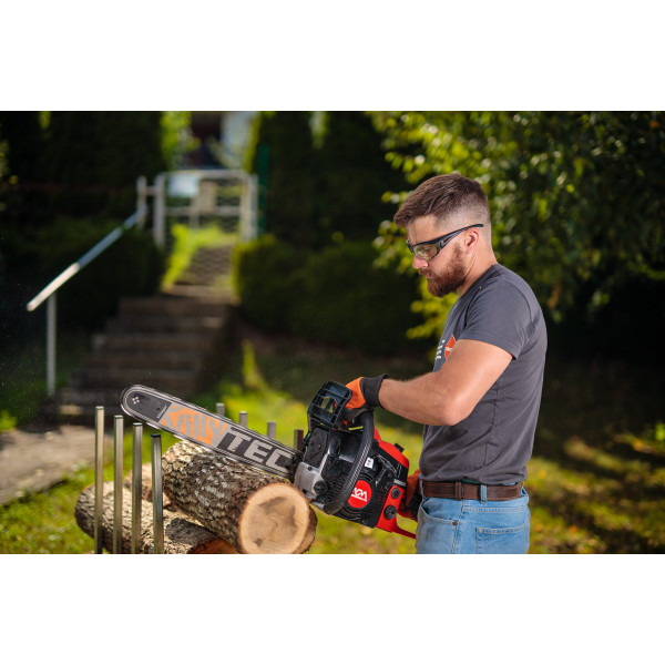 Motofierastrau AGM CS 4520 