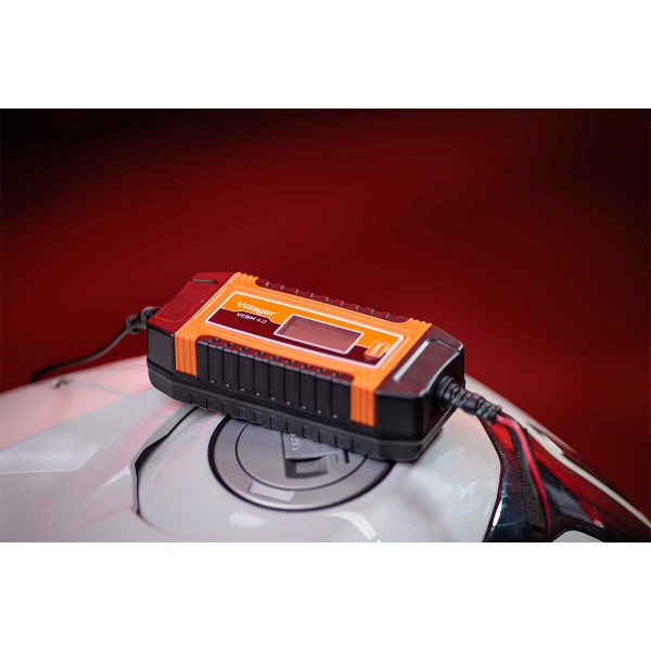 Redresor/incarcator acumulator cu microprocesor Villager VCBM 4.0 